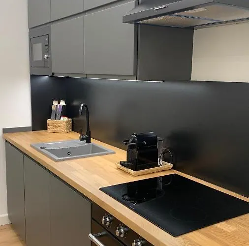 Sipsix - Modern 2 Bedroom Newly Renovated Flat With Ac In Centre *