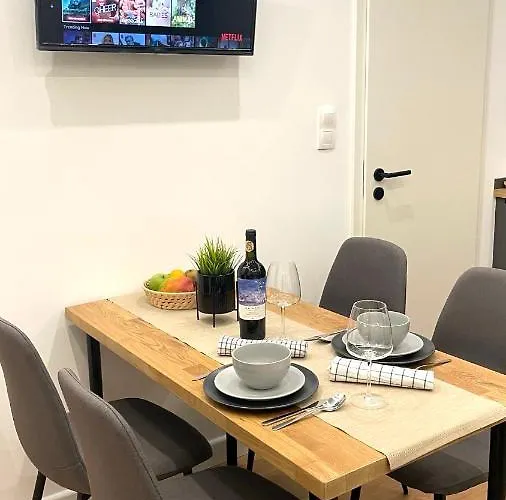 Sipsix - Modern 2 Bedroom Newly Renovated Flat With Ac In Centre *