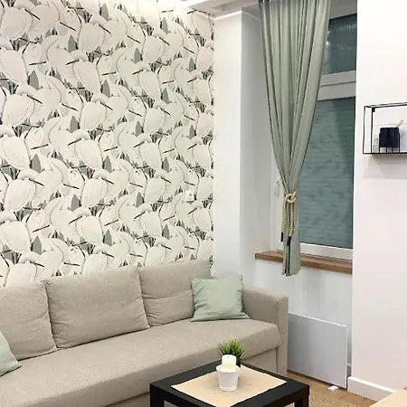 Sipsix - Modern 2 Bedroom Newly Renovated Flat With Ac In Centre
