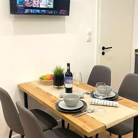 Sipsix - Modern 2 Bedroom Newly Renovated Flat With Ac In Centre *