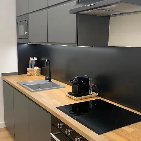 Sipsix - Modern 2 Bedroom Newly Renovated Flat With Ac In Centre *