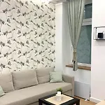 Sipsix - Modern 2 Bedroom Newly Renovated Flat With Ac In Centre