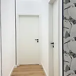 Apartman Sipsix - Modern 2 Bedroom Newly Renovated Flat With Ac In Centre Budapest